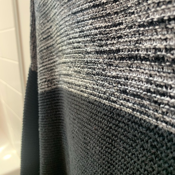 Woman’s BDG 1/2 Black & Grey pullover Sweater - Picture 4 of 4